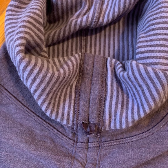 Lululemon In A Cinch Long Sleeve with ruching - Picture 8 of 8